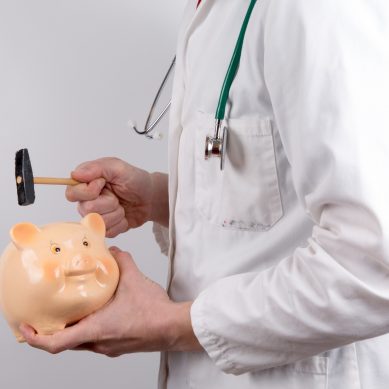 Εξώδικο ΙΣΑ στον ΕΦΚΑ: Πληρώστε τώρα τα ληξιπρόθεσμα στους γιατρούς