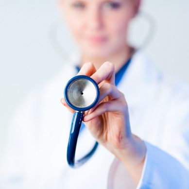 ΠΟΣΚΕ: Δεν λήγουν οι συμβάσεις των γιατρών τέλη Ιουνίου