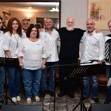 Μια μοναδική μουσική βραδιά από τη Pfizer Hellas Band και τον Διονύση Σαββόπουλο στο Γηροκομείο Αθηνών