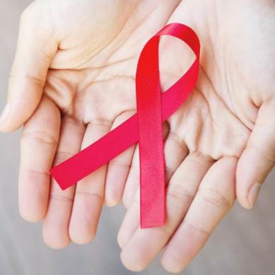Κυρώσεις από τον ΕΟΦ σε εταιρεία που υποσχόταν φυτική θεραπεία του HIV/AIDS