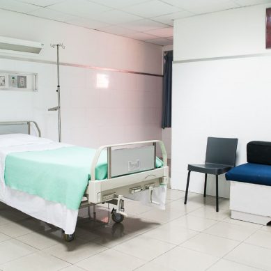 Λειτουργία 15 νέων κλινών ΜΕΘ και ΜΑΦ σε νοσοκομεία της Αττικής