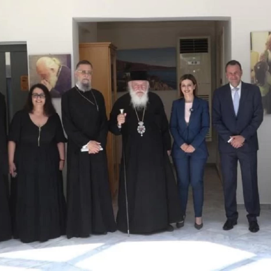 Το Κέντρο Υγείας Οινοφύτων μετονομάζεται σε «Αρχιεπίσκοπος Ιερώνυμος Β’» παρουσία της Αναπληρώτριας Υπουργού Υγείας Ειρήνης Αγαπηδάκη και του Μακαριωτάτου