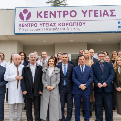 Εγκαινιάστηκαν τα ανακαινισμένα Κέντρα Υγείας Βάρης και Κορωπίου