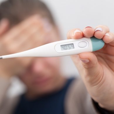 Πυρετός και πόνος στη γρίπη: τι είναι φυσιολογικό και πότε χρειάζεται προσοχή