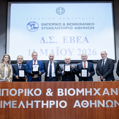 O Διονύσης Φιλιώτης ανακηρύχθηκε σε Επίτιμο Μέλος του Δ.Σ. ΕΒΕΑ